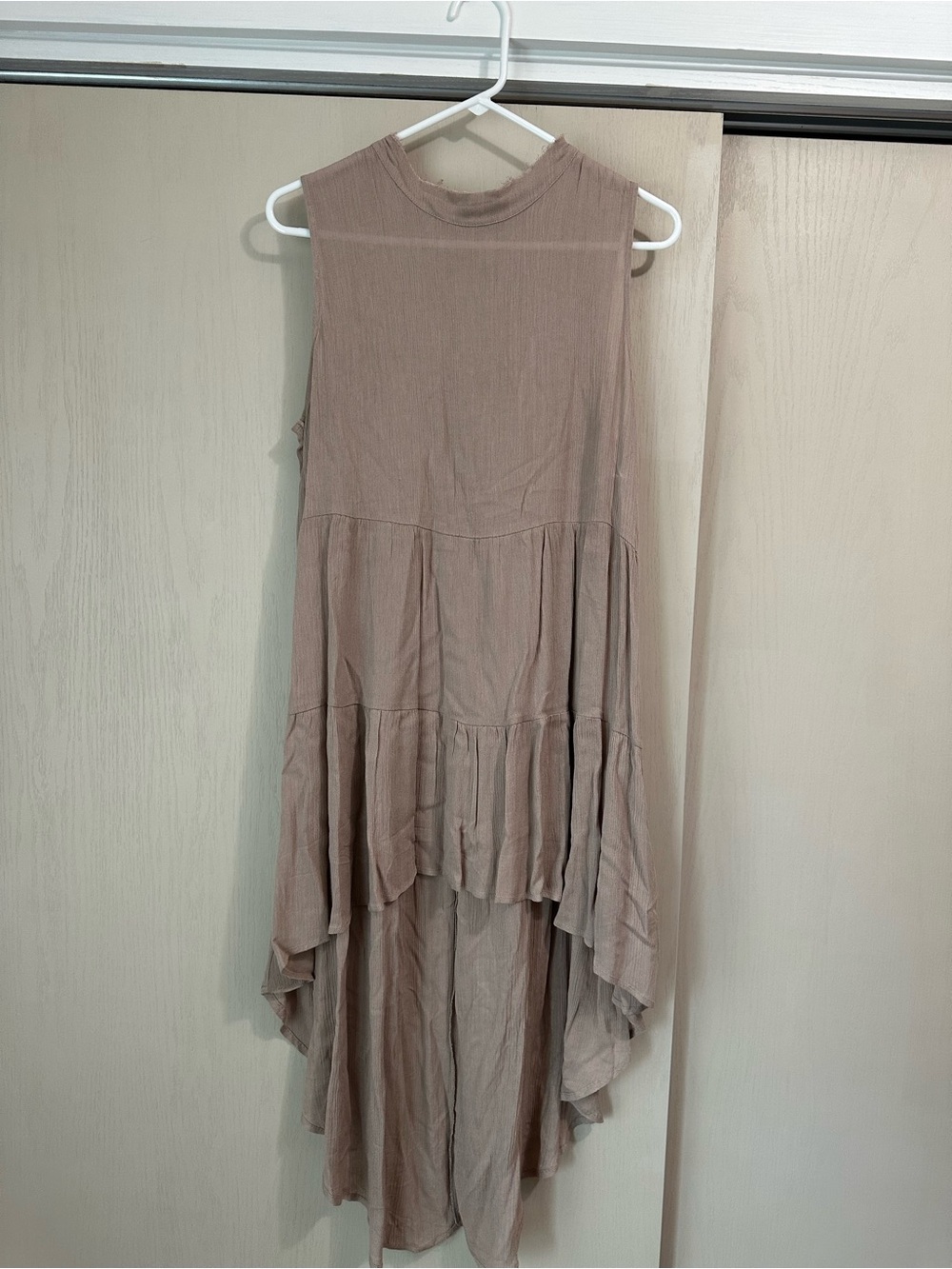 Sleeveless High-Low Tiered Tank in Taupe